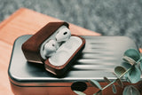 Holz Schützhülle für Airpods aus Nussbaum