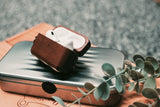 Holz Schützhülle für Airpods aus Nussbaum