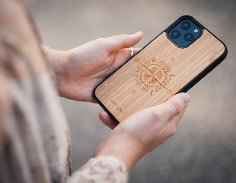 COMPASS iPhone 17 Pro Max Backcase