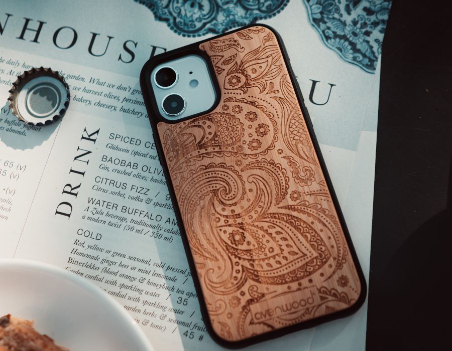 Coque arrière PAISLEY pour iPhone 15