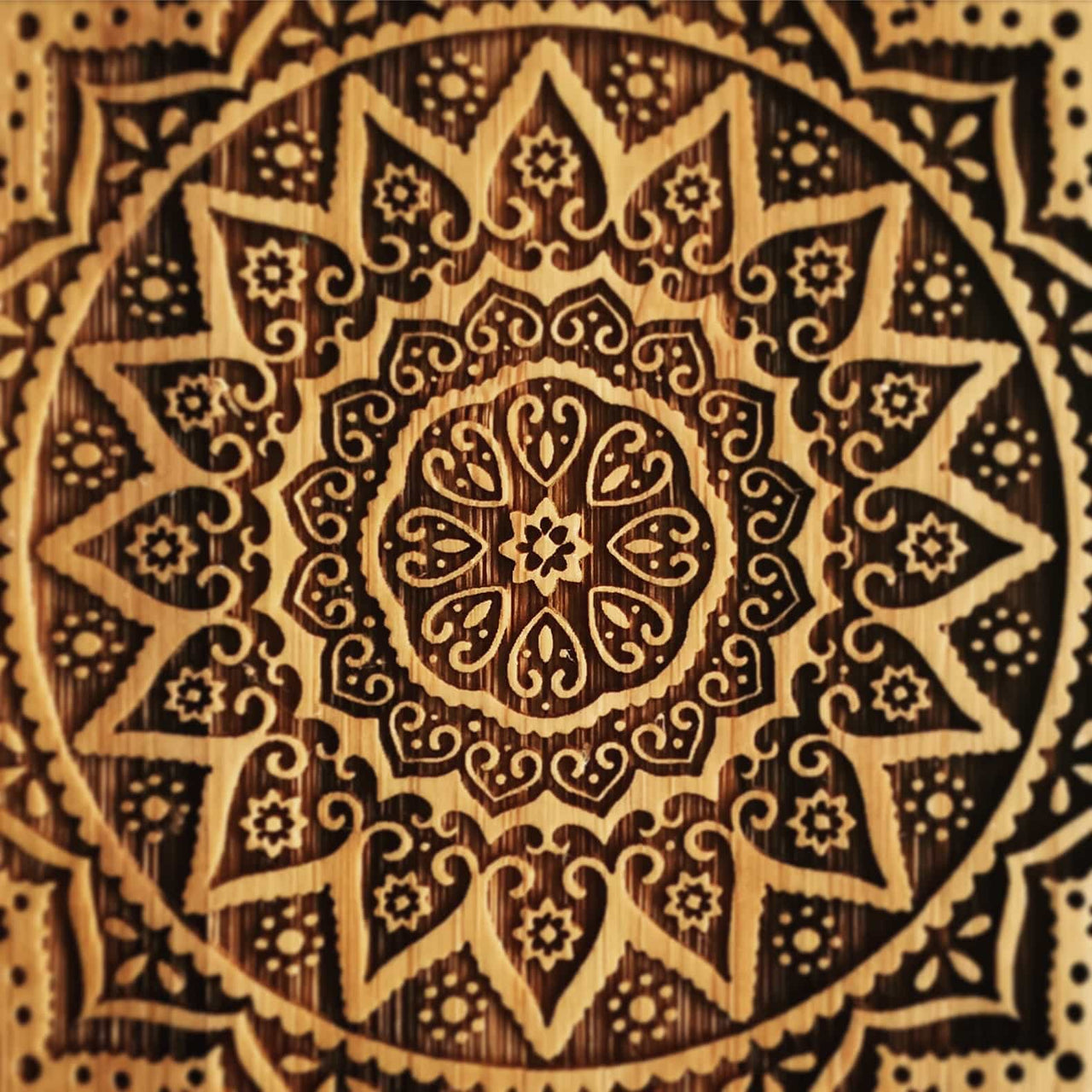 MANDALA iPhone 17 Flipcase