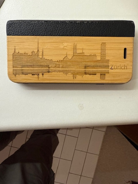 INDIVIDUELL iPhone 16 Pro Flipcase (Spezialrückseite)