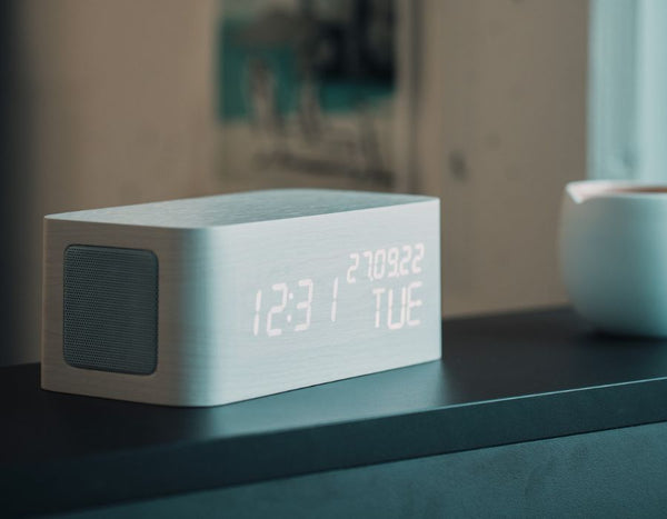 Wecker & Wireless Charger | Avenwood 032 Weiss