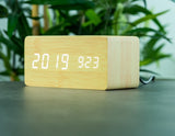 Bambus Wecker mit Qi Charging
