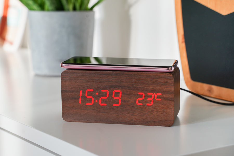 Nussbaum Holz Wecker Mit Qi Charging (10W)